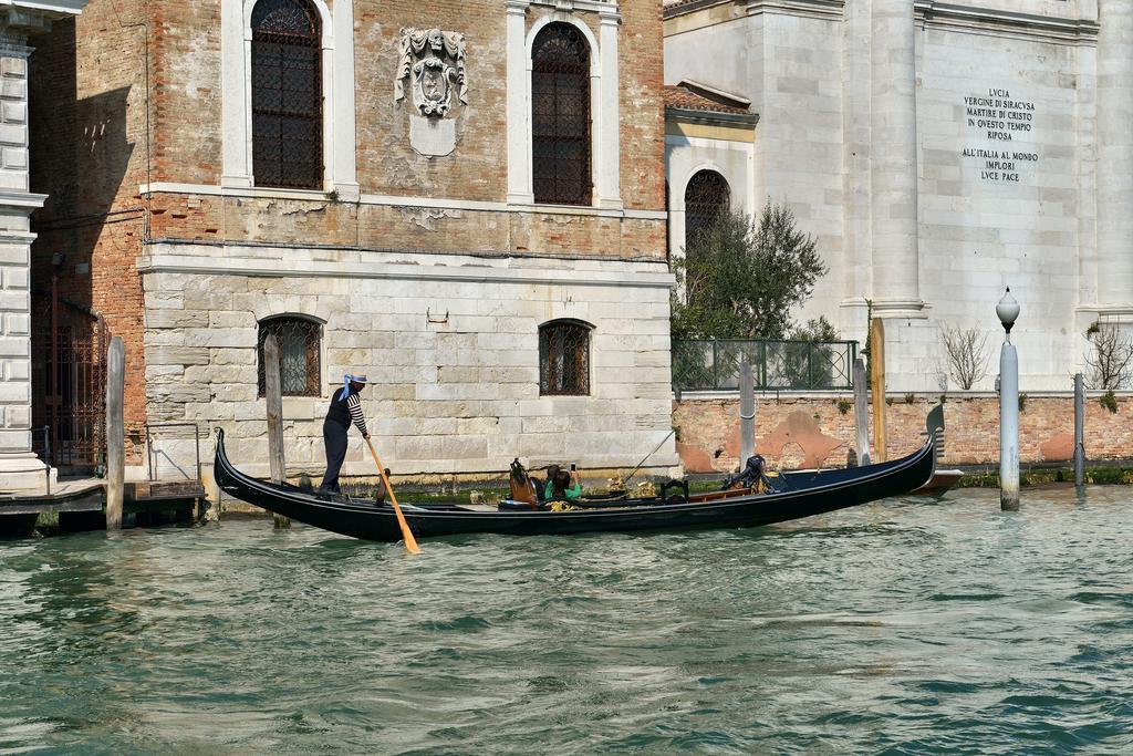 Residenza Ruga Giuffa Castello  Exteriör bild