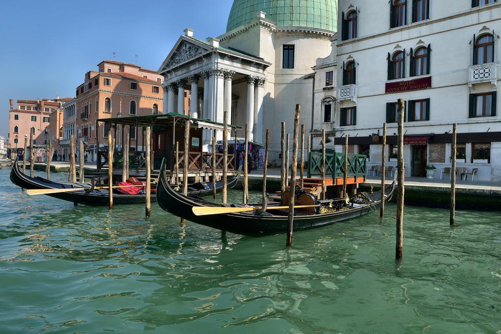 Residenza Ruga Giuffa Castello  Exteriör bild