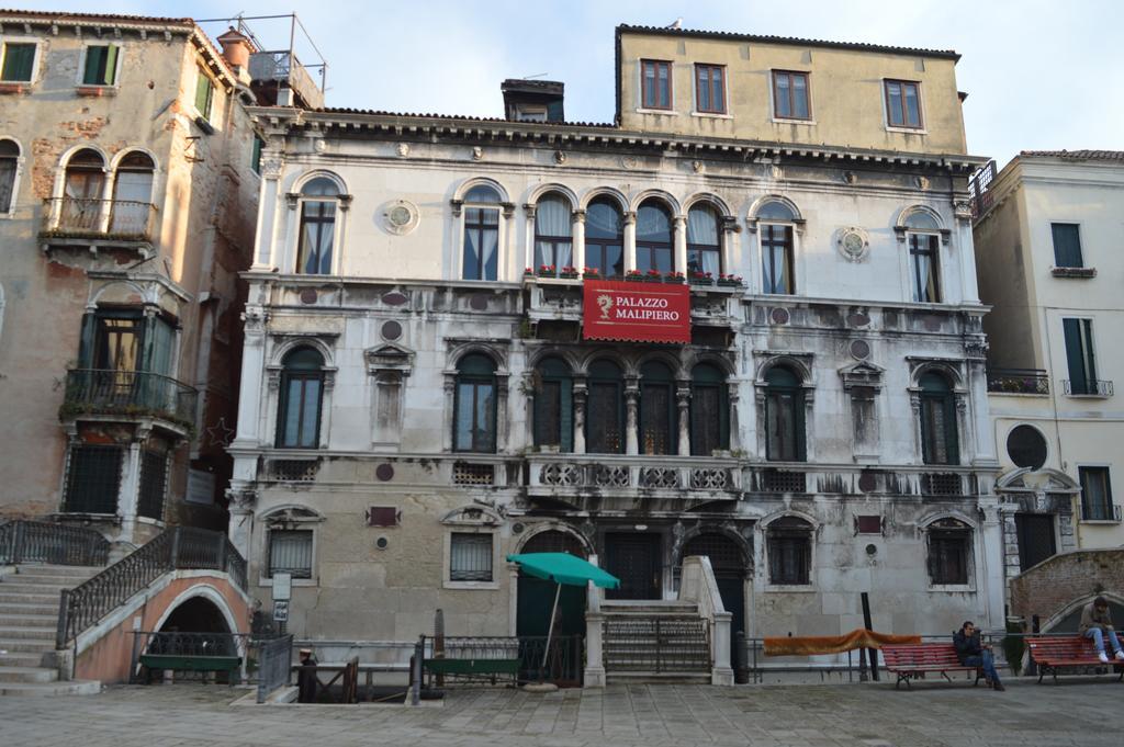 Residenza Ruga Giuffa Castello  Exteriör bild