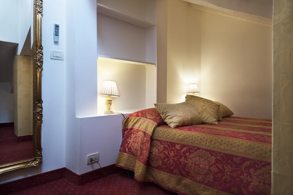 Residenza Ruga Giuffa Castello  Exteriör bild