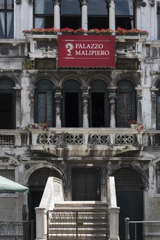 Residenza Ruga Giuffa Castello  Exteriör bild
