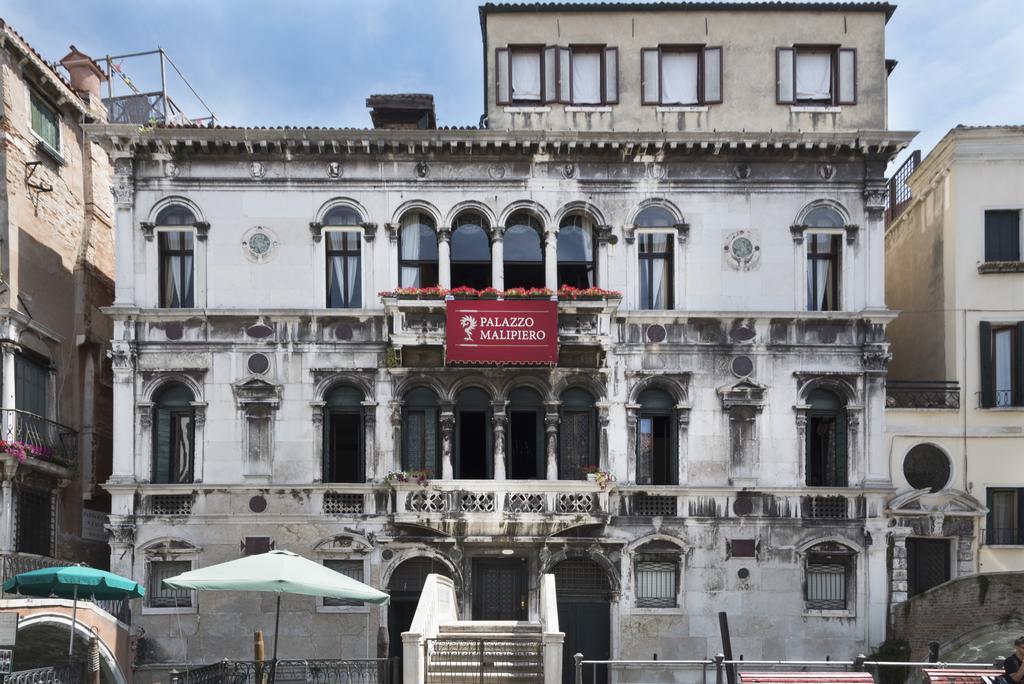Residenza Ruga Giuffa Castello  Exteriör bild