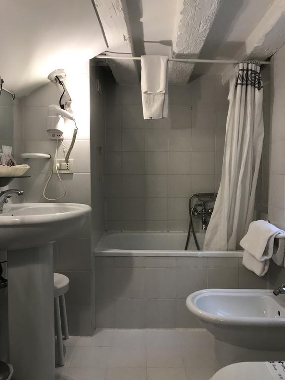 Residenza Ruga Giuffa Castello  Exteriör bild