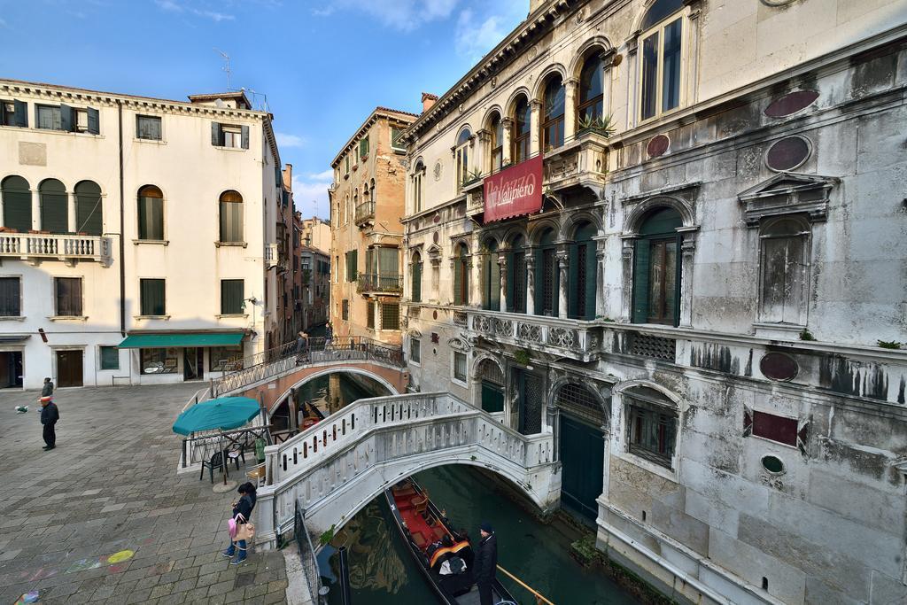 Residenza Ruga Giuffa Castello  Exteriör bild